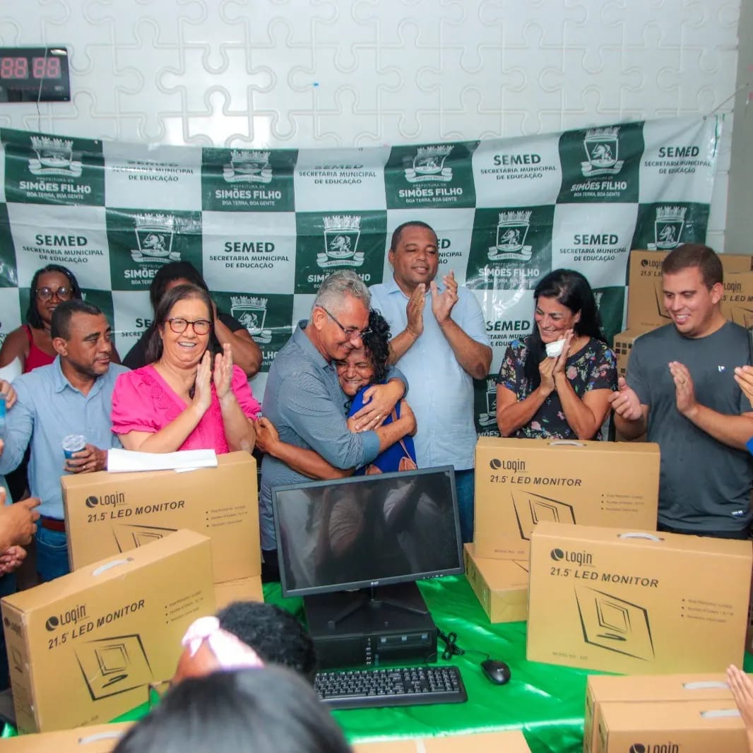 Unidades de ensino em Simões Filho recebe novos computadores